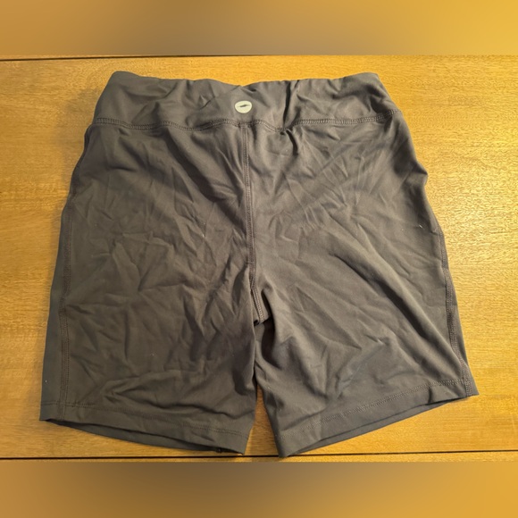 Avis short athletic shorts in gray size medium - Picture 2 of 3